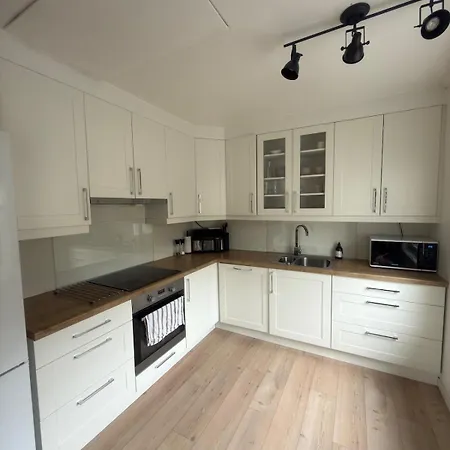 Modern With Patio, Short Distance From Centre Apartamento