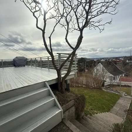 Modern With Patio, Short Distance From Centre Apartamento Arendal
